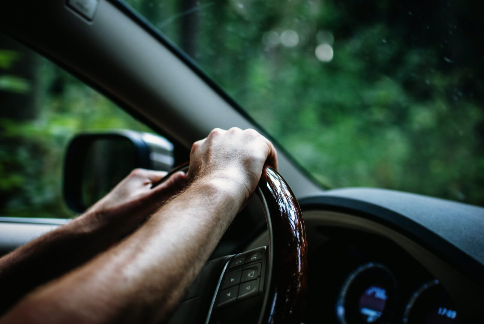 erik-witsoe-NYFUVvKYAdI-unsplash-min